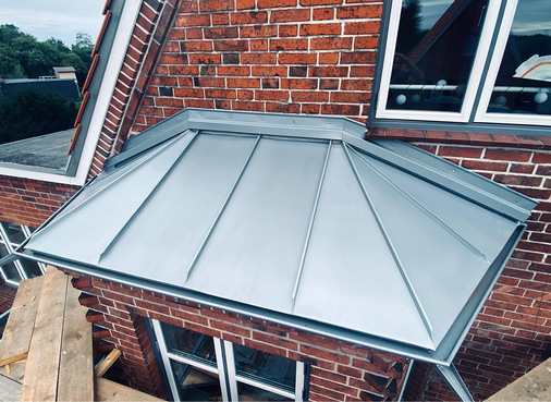 Scharen und Gratfalze sind im Winkelfalzsystem ausgeführt