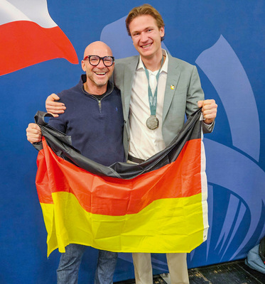 Stolzer Vater und glücklicher Preisträger: Ingo und Quentin Gramm aus Friedrichshafen