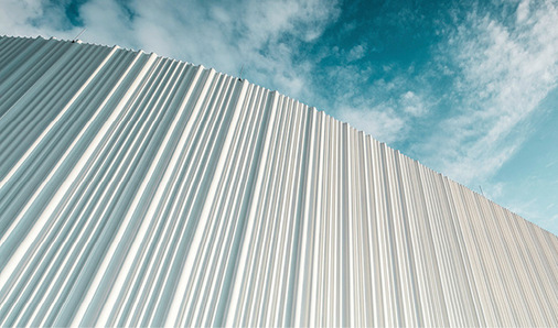 Profilwelle am Atrium einer Betriebsküche