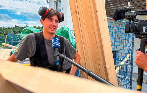 Paul Albrecht während des Interviews für die Tagesschau