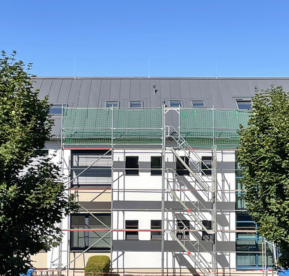 Einen Tag später, ca. 10:30 Uhr, sonnig bei ca. 20 °C: Die Scharen beginnen sich zu wölben