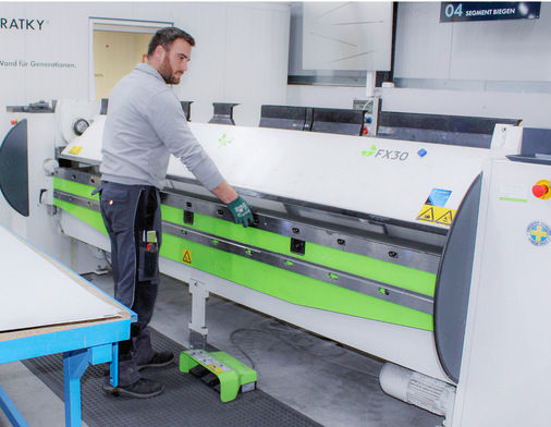 Dank der drehbaren Kombi-Oberwange ermöglicht die FX 30 von Cidan einen sekundenschnellen Werkzeugwechsel zwischen Spitzschiene und Geißfußwerkzeugen