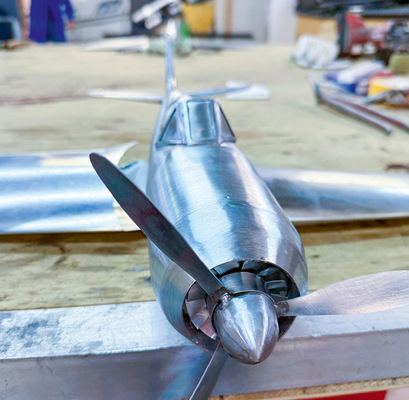 Gelungene Details: das Modell einer Focke Wulf kurz vor der Fertigstellung