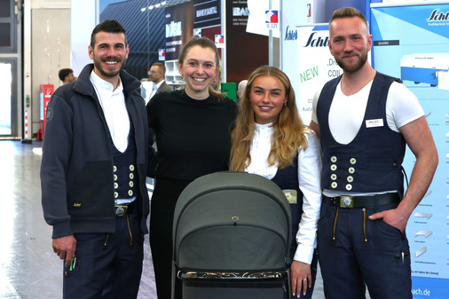 Marvin Bürger, Jenni vom Dach, Dachdeckerin Fabienne und Dachspengler René Gößling