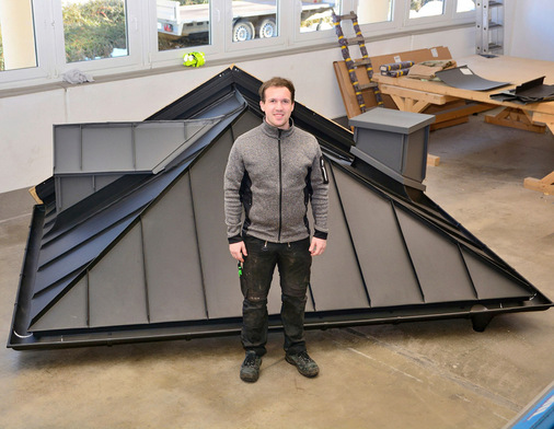 Alexander Schmitt aus Hessen am Dachmodell