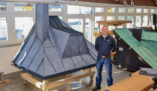 Respekt: Ron Tesche positionierte den Schornstein auf der Gratlinie