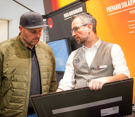 Am Prefa-Stand wurden Gespräche rund um Aluminium und Solar geführt