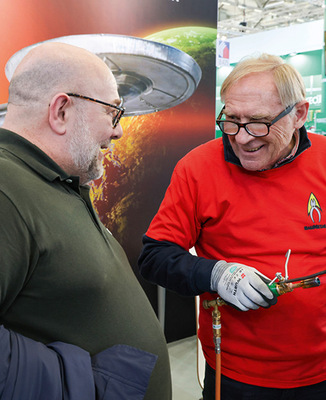 Nicolas Bossard aus Paris im Fachaustausch mit Friedrich „Scotty“ Reinbold