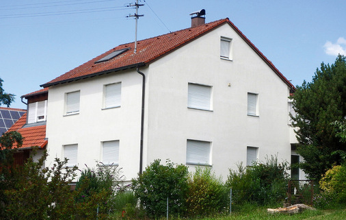 WDVS-Fassade vor der Sanierung durch einen Spenglerfachbetrieb