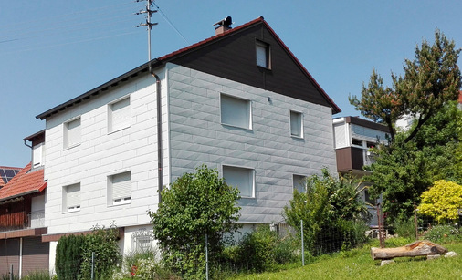 Nach der Sanierung präsentiert sich das Gebäude mit einer Metallfassade