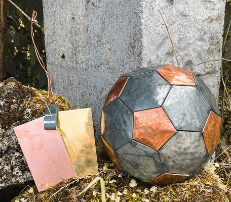 Sportlich: ein Spengler-Fußball aus Meisterhand