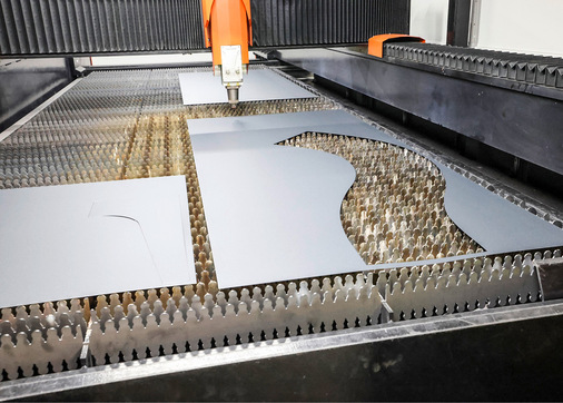 Blick in die großformatige Krehle-Laserschneidanlage