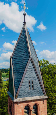 Anschlussprofile an einem beschieferten Kirchturm