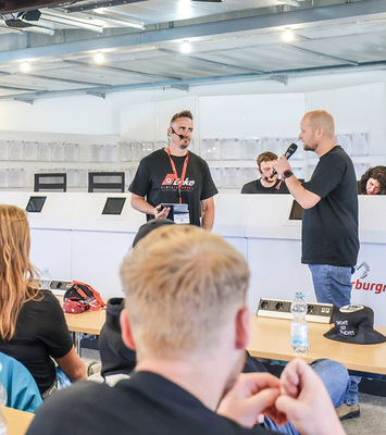 Felix Moll spricht mit Tobias Backhaus über die Digitalisierung im Dachhandwerk und die damit verknüpften Möglichkeiten