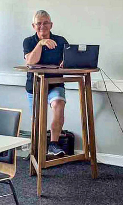 In Aktion: Dozent Peter Stelzer im Präsenzunterricht