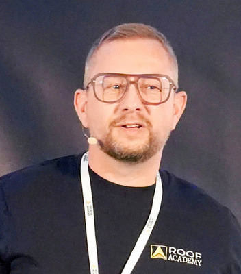 Dirk Sindermann erklärt, wie auch mit Kleinstaufträgen Geld verdient werden kann, und stellt dazu passende digitale Prozesse vor