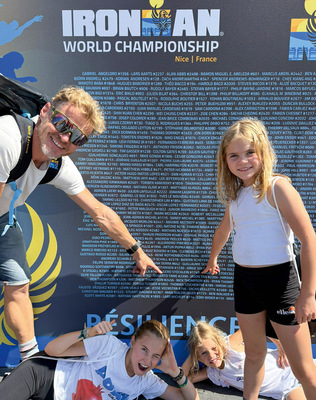 Gerd Stöcklein mit seinen Töchtern beim Ironman in Nizza