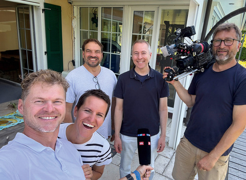 Das Ehepaar Stöcklein zusammen mit dem Filmteam von RTL/ntv