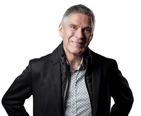 „Wer anspruchsvolle Metalldächer und -fassaden fachgerecht bekleiden will, muss unverrückbare handwerkliche Grundregeln im Detail beherrschen.“ 
 Andreas Buck