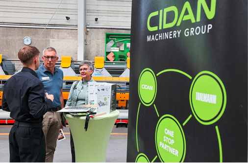 Hubert und Barbara Becherer am Infostand von Cidan