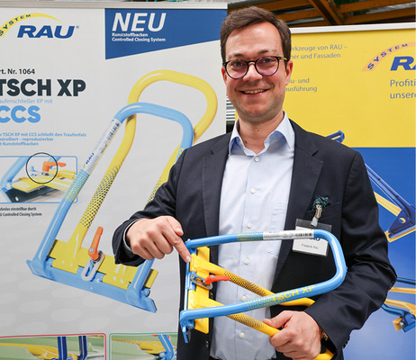 Frederik C. Rau stellt den weiterentwickelten Traufschließer mit Anschlag vor