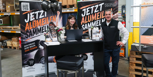 Eva Straeten und Lars Beuck von Haushaut präsentieren das brandneue Atiländer – ein Geländer zur verdeckten Befestigung unter dem Hausgürtel