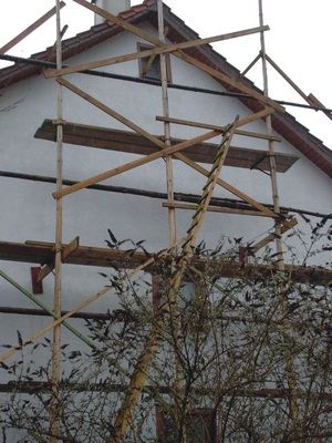 Dem Himmel etwas näher kommt man über diese aus Dachlatten gefertigte Lattleiter.