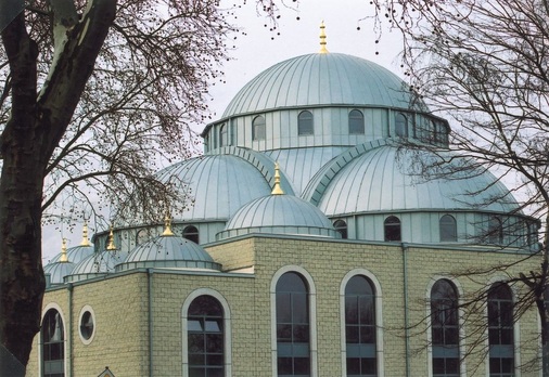 Die neue Moschee in Duisburg-Marxloh mit ihren beeindruckenden Kuppeln, die mit Titanzink in Klempnertechnik gedeckt wurden