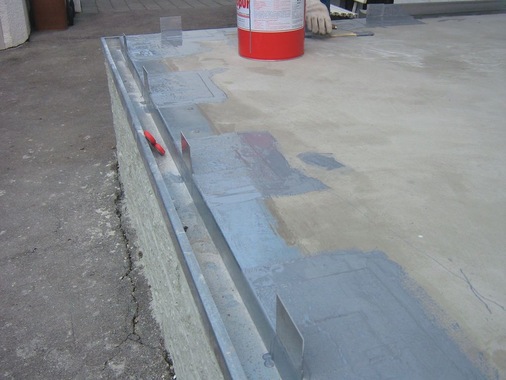 Anarbeiten der Details (Kiesleistenhalter)
