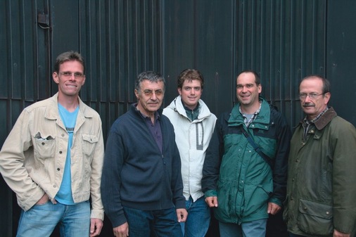 BAUMETALL-Leser an der Energiewand in Schwäbisch Gmünd:Martin Buck, Erfinder Bernhard Beck, Michael Schrodt, Klaus Walter und Hans Schrodt
