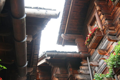 Auch in der Schweiz finden hölzerne Rinnen noch Verwendung