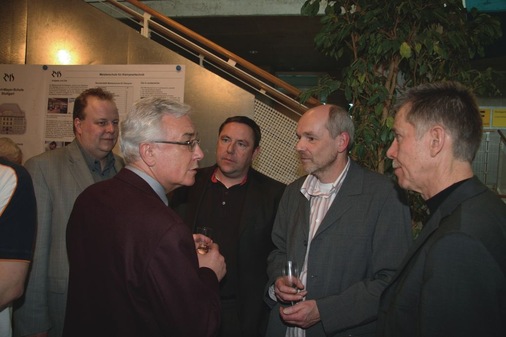 <p>Norbert Wulf, (ISHK-Hamburg, Referent Technik), RMS-Schulleiter Manfred Härterich, Jens Wagner (ISHK-Hamburg, Fachgruppenleiter Klempnertechnik und somit Nachfolger von Rainer Schäfer) und die Ausbilder Andreas Witt, vom Hamburger ISHK-Berufsbildungswerk sowie Gert Brenner von der Robert-Mayer-Schule</p> - © Buck