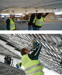 Lummel-Mitarbeiter Roland Gütling montiert die Drehteller an der Unterkonstruktion vor dem Rolltreppentunnel
