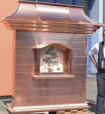 15 Bedachte Fassade Paneelfassade mit geschwungenen Anbauten und Gesimsen Material: Kupfer Verbindung: Falztechnik