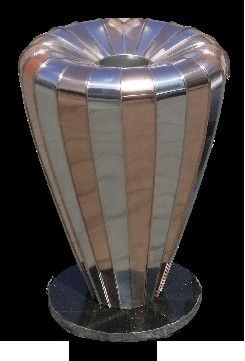 14 Bodenvase 20-teiliger Grundkörper mit zylindrischem Innengefäß Material: Kupfer / Edelstahl Verbindung: Falztechnik