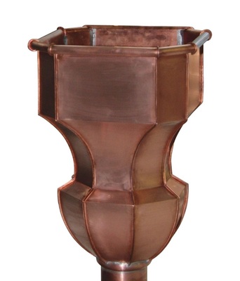 40RinnenkesselAchteckiger Kessel mit Wulst und Sicke Material: Kupfer Verbindung: Falz- und Löttechnik