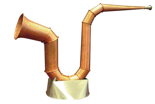 42<br />Saxophon<br />Teilweise getriebener Grundkörper mit Drahteinlage und Hammerschlag <br />Material: Kupfer <br />Verbindung: Falztechnik