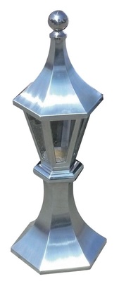 51LeuchteGeschwungener Grund­körper mit GlaseinlageMaterial: Titanzink Verbindung: Löttechnik