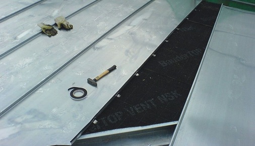 ... bewegliche Stehfalzscharen ausgetauscht
