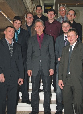 Ausbilder und Blechmasters 2010 vorne: Waldemar Alpeisow, Gert Brenner, Florian Frey, Frank Preuss. Mitte: Klauspeter Heckh, Achim Collin, Ulrich Nesper, Jörg Scherer. Oben: Hans-Peter Rösch und Manfred Härterich
