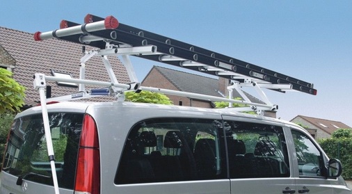 Der Leiterträger des belgischen Anbieters Primedesign für die Einmann-Bedienung lässt sich auch mit einem Hochdach-Transporter kombinieren