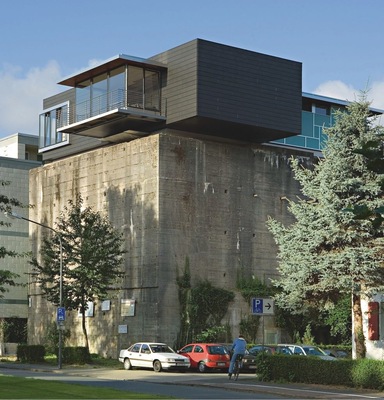Unter der Prämisse eines respektvollen Umgangs mit dem Bauwerk als zeitgeschichtlichem Dokument, bleibt der Bunker selbst äußerlich bewusst unangetastet
