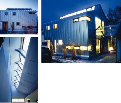 1 Day & Night: Zu jeder Tageszeit unterstreichen die beeindruckenden Klempnerarbeiten

die Linien des energetisch optimierten Wohngebäudes2 Der Kontrast zwischen Falzonalfassade und Glaselementen beeindruckt3 Auch im Gebäudeinneren setzen sich die geschwungenen Elemente fort und

zeugen dabei von einer perfekten und detaillierten Planung