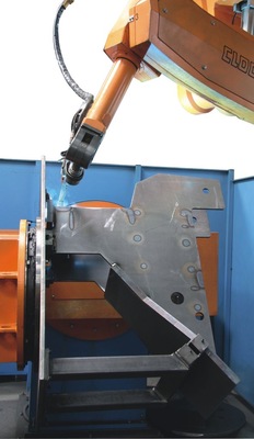 Bei Jorns werden die Einzelteile der Maschinenständer von hoch spezialisierten Schweißern sowie von Schweißrobotern zusammengefügt
