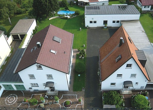 Blick auf das Bürogebäude, das Wohnhaus und die Spenglerwerkstatt der Balmbergers