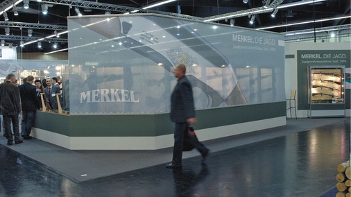 Auf Kundenjagd: Messestand der Waffenmanufaktur Merkel - © Foto + Standkonzeption: Frank Reichert
