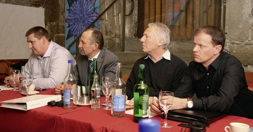 René Heimsch, Ulrich Leib, Leonhard Knobloch und Claudio Cristina verfolgen die Tagung...