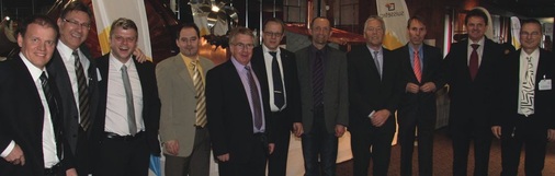 Die Schweizer Kollegen Claudio Cristina, Bernard Trächsel, Patrick Wickli, Marcel Venzin, Erich Hafner und Benno Lees neben den Gästen aus Deutschland: Ulrich Leib, Leonhard Knobloch, Hermann Bade, Johannes Binder und Peter Ness