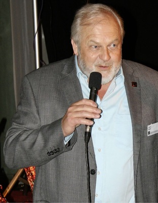 Nur wer seine Arbeit liebt, macht sie gut. Diese alte Handwerkerregel gilt für unser Unternehmen seit der ­Gründung im Jahr 1894. Die ­Freude an dem, was wir tun, verleiht uns ­zusätzlichen Schub. Heinz Wyss Preis­träger der „Goldenen Spenglerarbeit 2011“