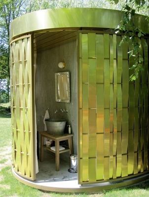 Hotel, Baumhaus, MurtenSpezialbekleidungen und Dachdeckung aus Tecu-Gold, Scherrer Metec AG, Zürich